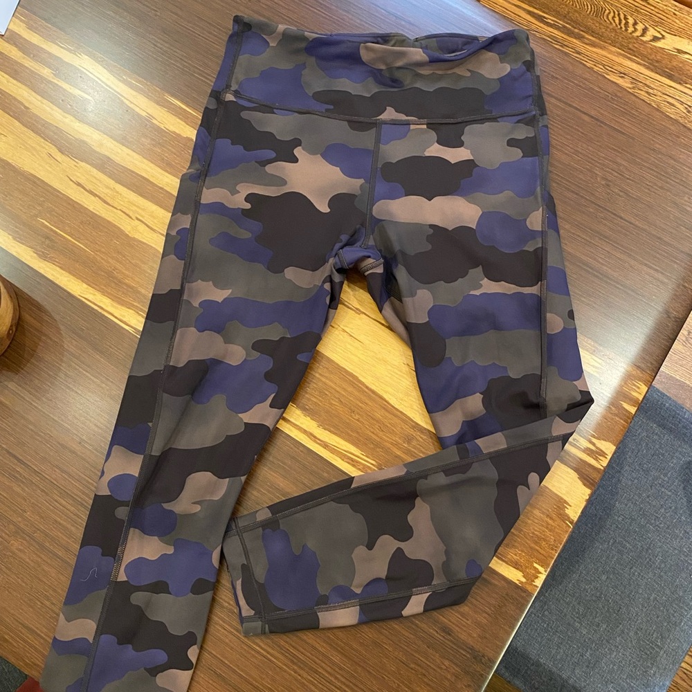 Athleta Ultimate Stash Pocket 7/8 Tight